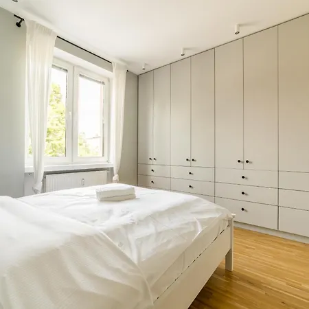 Apartamento Szydlowska Comfort By Bookinghost